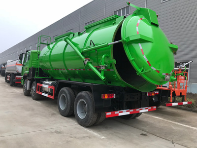 重汽豪瀚前四后八20.4方吸污车